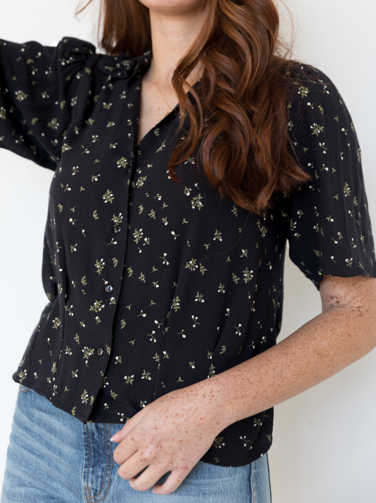 Lifestyle - Black Scattered Rose
