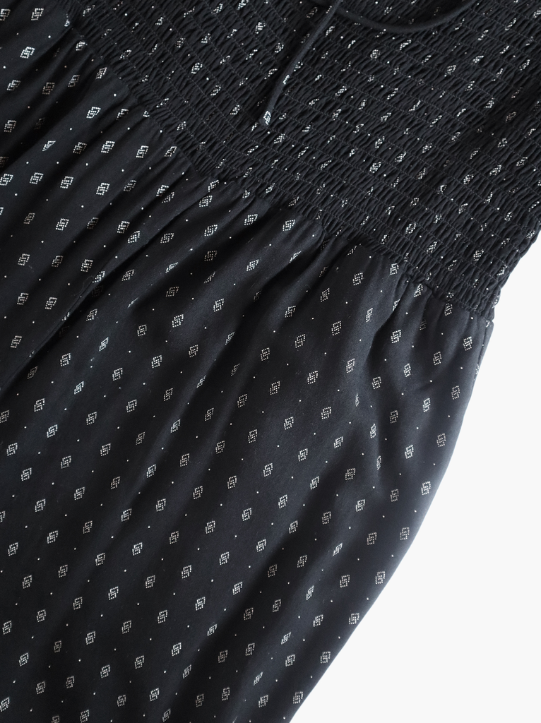 Lifestyle - Black Diamond Dot