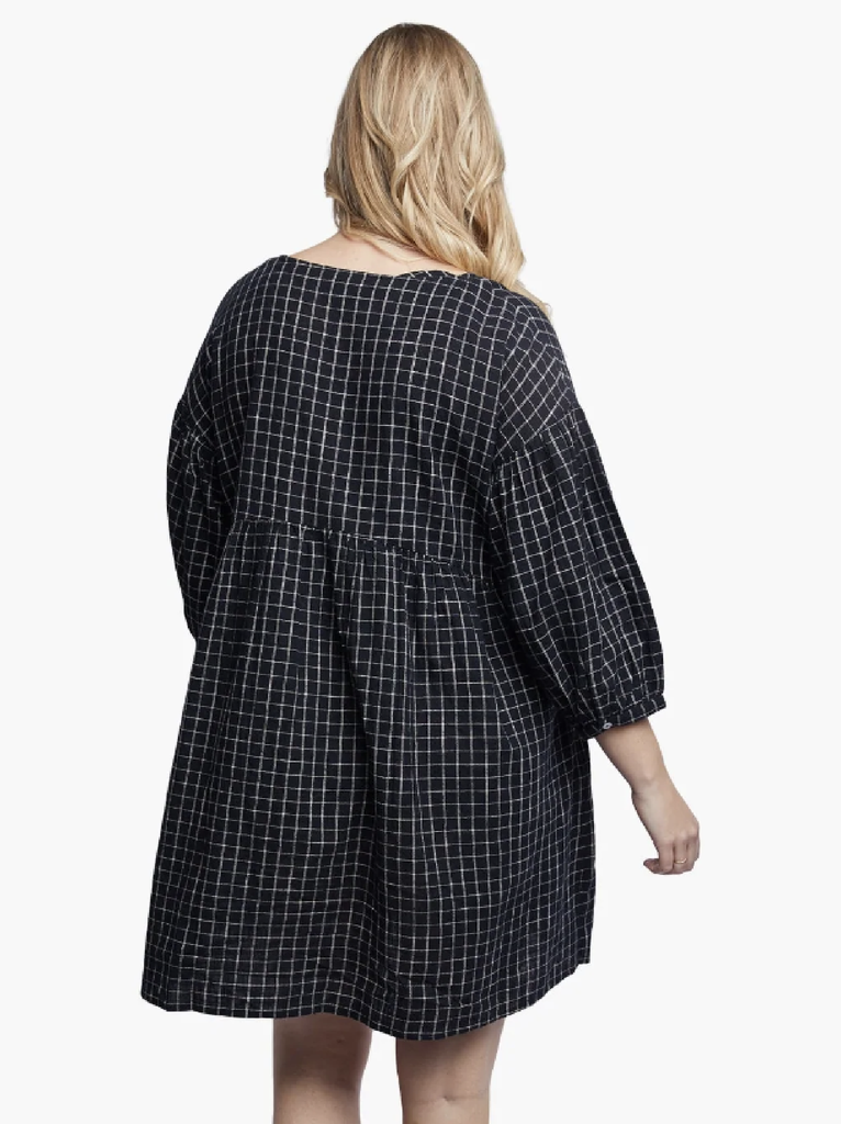 Lifestyle - Black Grid